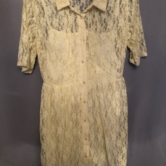 Lace dress. - Picture 2 of 4